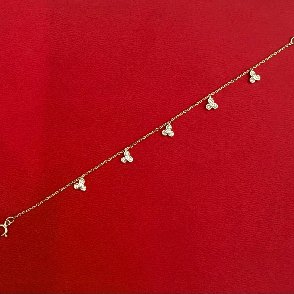 Genuine 14 karat bracelet with natural diamond clovers